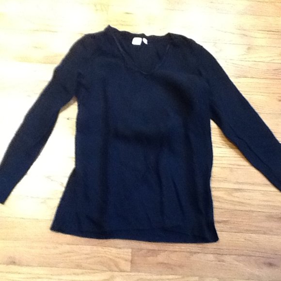 Black Textured V-Neck Sweater - Picture 3 of 5